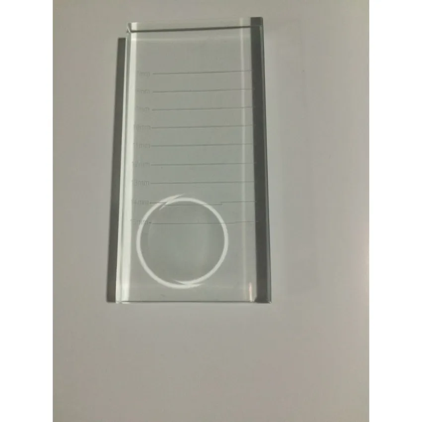 Glasstein mit Scala & Vertiefung