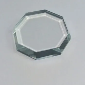 Glasstein mit Scala & Vertiefung